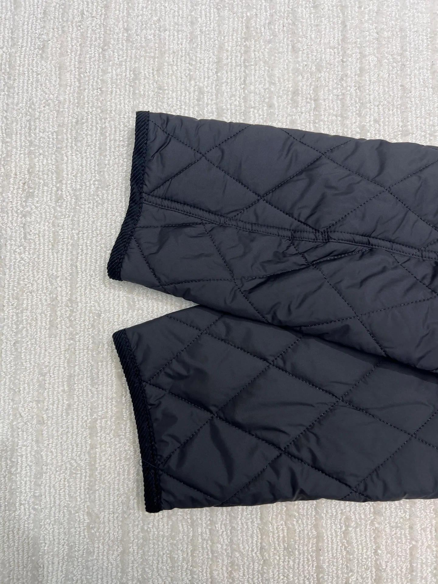 P350 Ralph Lauren logo embroidered diamond plaid corduroy cotton jacket. Exquisite small logo embroidery on the chest, corduroy color-blocked lapels, pocket design showing details, customized accessories, complete with three standards. Size: S M L XL